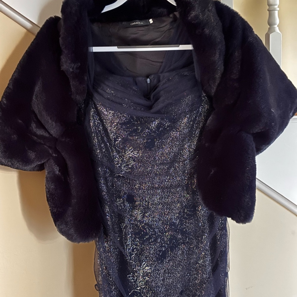 Teri Jon Lace Gown w/Faux Fur Wrap- Size 6